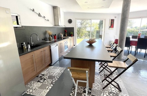 Durfort-et-Saint-Martin-de-Sossenac Villa | Contemporary house with garden and pool