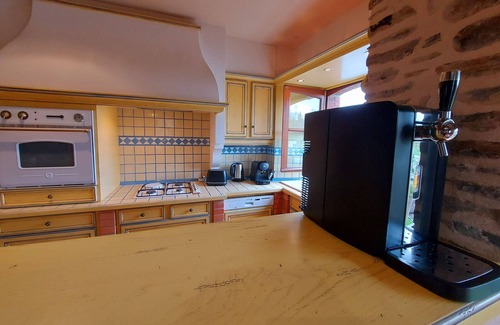 Saint-Sulpice Cottage | Gite La Roche-Neuville-Saint-Sulpice, 4 bedrooms, 10 persons