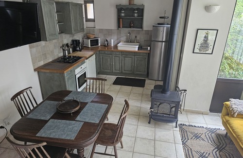 Saint-Geniez-d'Olt Cottage | Au Bord de la Rivière, Charming gîte with private