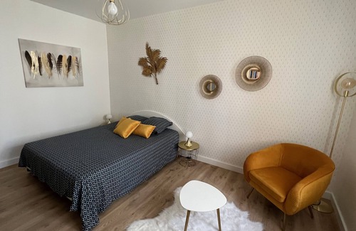 Saint-Georges-les-Baillargeaux Bed & Breakfast | Maison d'Hôtes near Futuroscope - 2 to 6 pers with SPA & Private pool