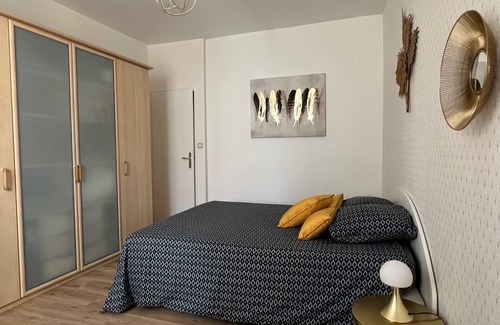 Saint-Georges-les-Baillargeaux Bed & Breakfast | Maison d'Hôtes near Futuroscope - 2 to 6 pers with SPA & Private pool