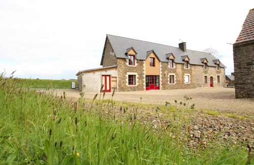 Saint-Laurent-de-Terregatte House | 200 m² Gîte ∙ 5 bedrooms ∙ 12 guests