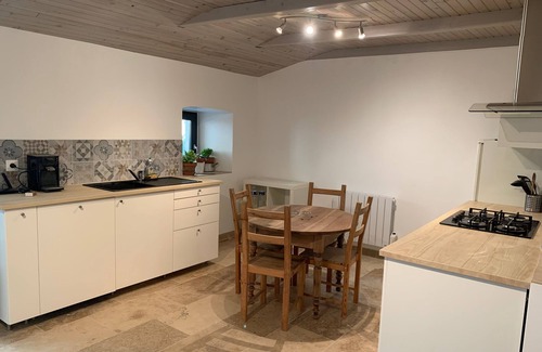 Saint-Michel-de-Chabrillanoux Apartment | Gîte Charmant Dans Maison Ardéchoise au Coeur des Montagnes Pour Amoureux Nature
