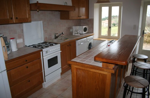 Saint-Quentin-sur-Sauxillanges House | Gîte Lilotte Restauré en Préservant son Caractère Rustique