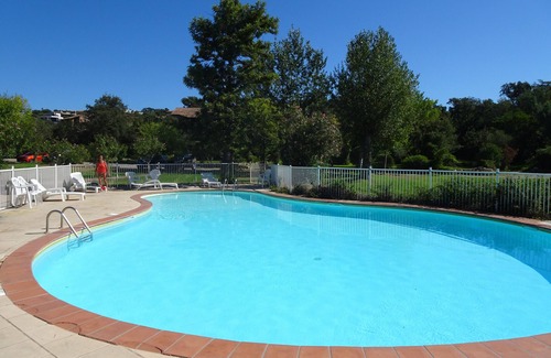 Pinarellu Apartment | Ground floor apartment with garden