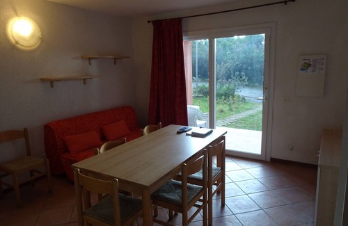 Pinarellu Apartment | Ground floor apartment with garden