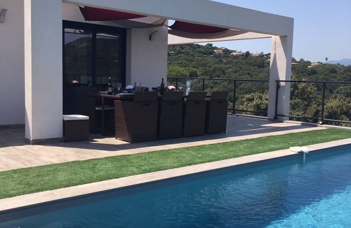 Cirendinu Villa | Luxury villa, 10 pers, 4bedroom, 4bathroom, swimming pool, 5 minutes drive from the beach