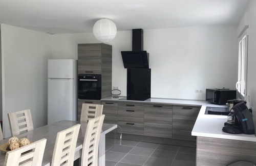Sainte-Marie-du-Lac-Nuisement House | New detached house 200m from the seawall of Der 6 beds + closed garage