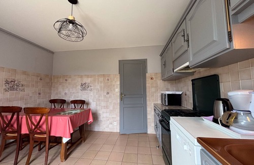 Faverolles Cottage | Family Getaway: Heated Pool, Near Zoo de Beauval, Tennis, Garden, 4 Bedrooms