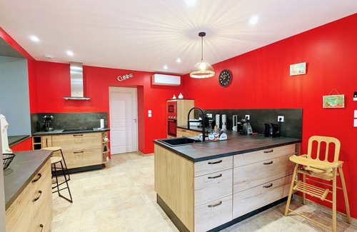 Faverolles Cottage | Luxurious Getaway: Private Jacuzzi, Sports Facilities, Near Loire Castles & Beauval Zoo