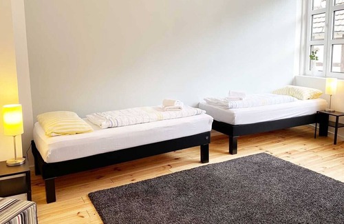 Wachenbuchen Apartment | Fr06 Möbliertes Wohnen in Maintal bei Frankfurt, 80qm, 3 Zimmer, 1. und 2.og, Max. 5 Personen