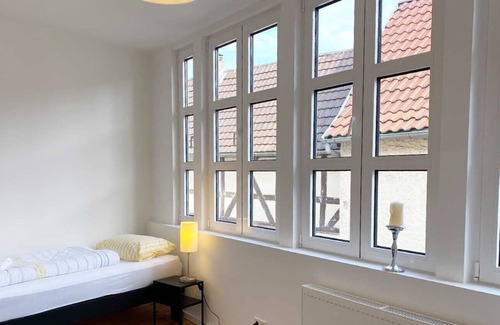Wachenbuchen Apartment | Fr06 Möbliertes Wohnen in Maintal bei Frankfurt, 80qm, 3 Zimmer, 1. und 2.og, Max. 5 Personen