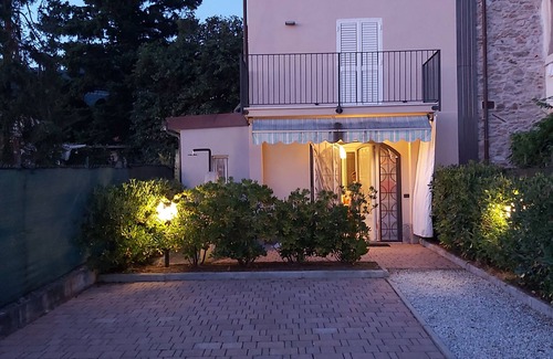 Massa House | Fra Mari, Monti, Castelli
