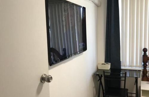 Doonside House | Fragrant Home-68C one king single bed aircon Room