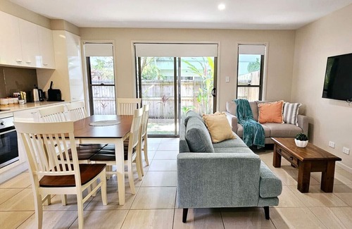 Beerwah Apartment | 'Frangipani' @ Sunlight Swan - Beerwah - Sleeps 6