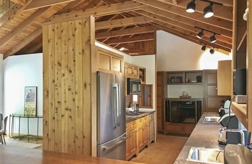 Mount Tremper House | "Frank Lloyd Wright" Catskills Mountain Yoga-Spa Retreat on 15 Acres