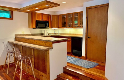 Lyndon Township Apartment | Frank Loyd Wright Inspired Studio