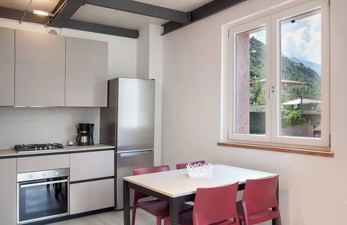 Campagnola Apartment | Frantoio a Monte-Apartment near the lake