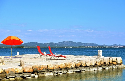 Betina House | Frantoio House. Charming stone house in front of the dock
