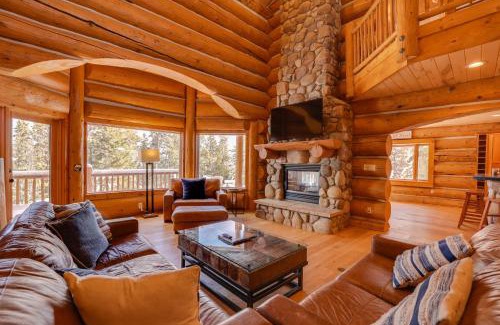 Granby House | Fraser Chalet with Hot Tub and Mountain Views