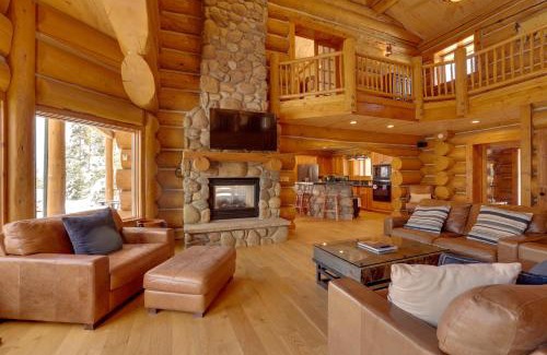 Granby House | Fraser Chalet with Hot Tub and Mountain Views