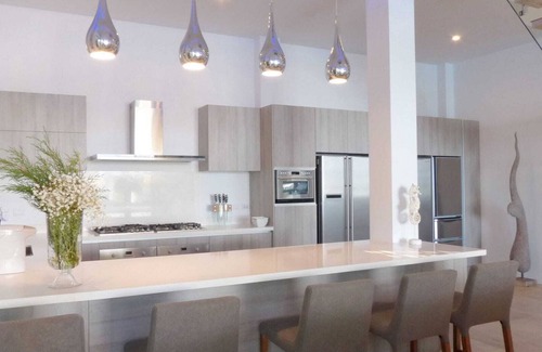 Wichit Villa | FREE $1600 Daily Luxury Pack - 16-Bed Beachfront Villa - Private Pool, Spa & Gym