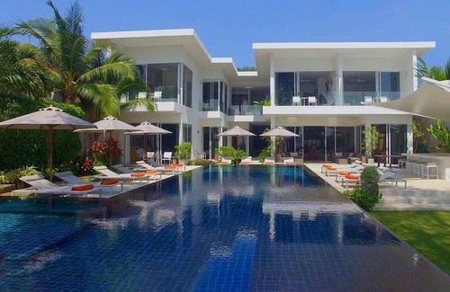 Wichit Villa | FREE $900 Daily Luxury Pack - 10-Bed Beachfront Villa - Private Pool, Spa & Gym