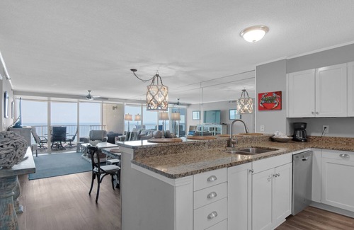 Gulf Pines Condo | Free Beach Service, 16th Floor Views, On-Site Check In
