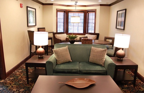 Indianapolis Apartment | Free Breakfast Buffet Daily. Indoor Pool. Gym. Studio in a Great Location.