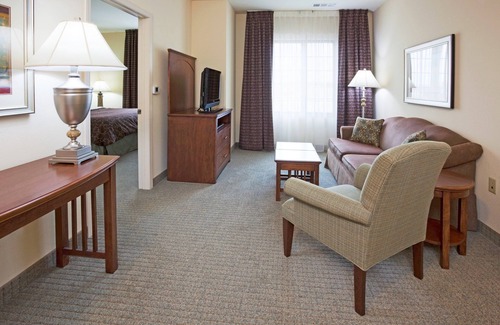 Oconomowoc Condo | Free Breakfast, Gym, Great for Business Travelers!