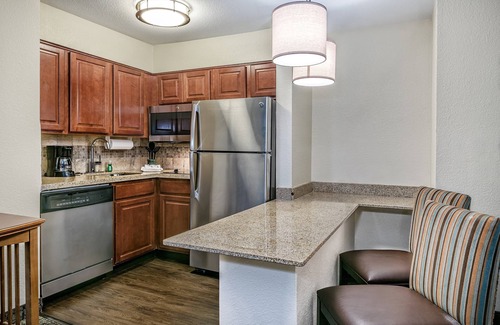Round Rock West Condo | Free Breakfast Included! Near Samsung, State Farm, Apple & IBM.