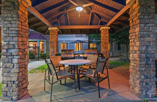 Round Rock West Condo | Free Breakfast Included! Near Samsung, State Farm, Apple & IBM.