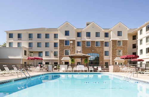 Christiana Condo | Free Breakfast. Pool. 10 Min Drive to the University of Delaware!