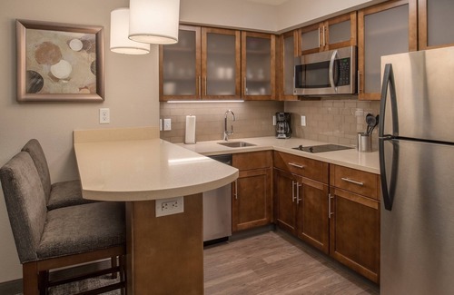 Hillsboro Condo | Free Breakfast. Pool. Gym. Near Rock Creek Country Club! Your Next Vacation!