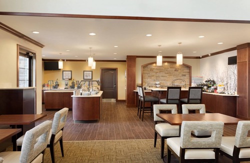 Midland Condo | Free Breakfast. Pool. Great Location! Near the new Chevron and Oxy campuses