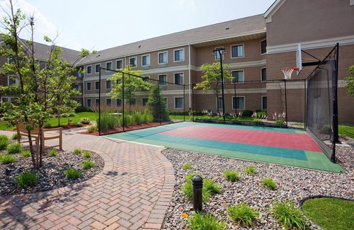 Maple Grove Condo | Free Breakfast. Pool & Hot Tub. Gym. Close to Albertville Premium Outlets!