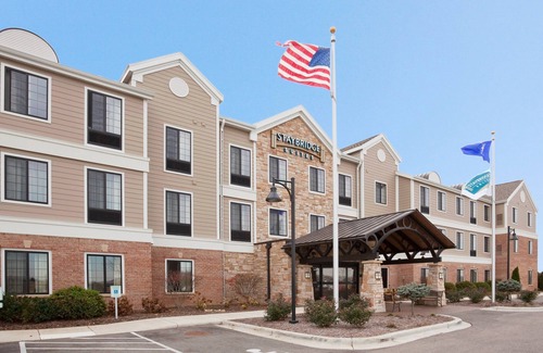 Oconomowoc Condo | Free Breakfast. Suite Near Aurora Medical Center!