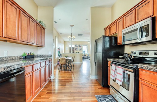 Metropolitan Apartment | Free Early Check-In - Summer in Savannah - 5 mins to DT & Forsyth - Mini Gym