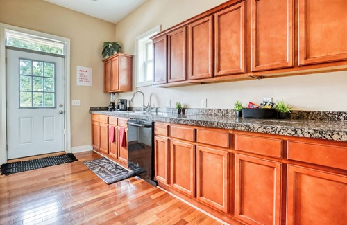 Metropolitan Apartment | Free Early Check-In - Summer in Savannah - 5 mins to DT & Forsyth - Mini Gym