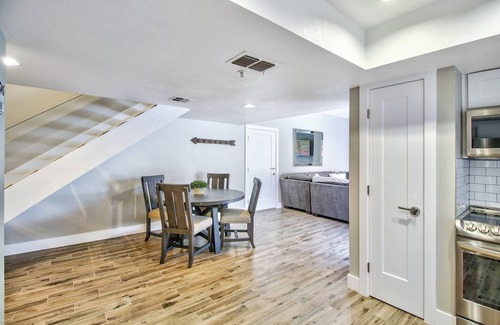 South Scottsdale Condo | FREE GOLF! Pet Friendly, Upgraded, Heated Pool/Spa Minutes to Giants stadium & Old Town Scottsdale!