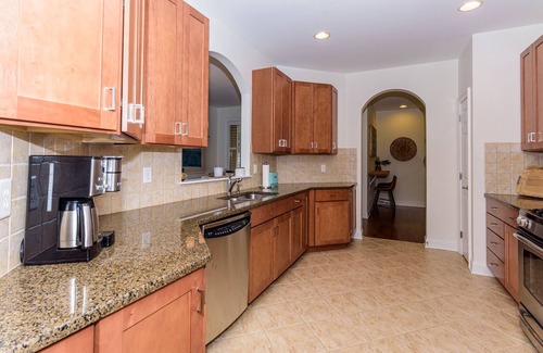 The Commons House | Free Linens & Cleaning - Three Kings