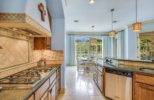 Lower Basin Lake Travis House | Free Night* I Above Watercolor ILakefront |Pickleball IPool Water Slide IDock