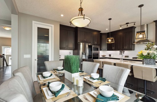 Chestermere House | Free Night/Lakefront/8min>Calgary/3 Kings/Fire Pit