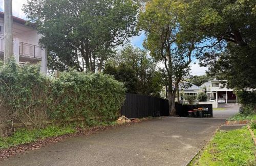 Mount Eden Villa | Free Parking,5 minutes to the city, 20 minutes to the airport, a single-story villa of more than 1,000 square meters in a prime location,Villa