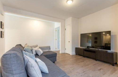 Ahuntsic Apartment | Free Parking, Beautiful 4 1/2-2 BR apartment