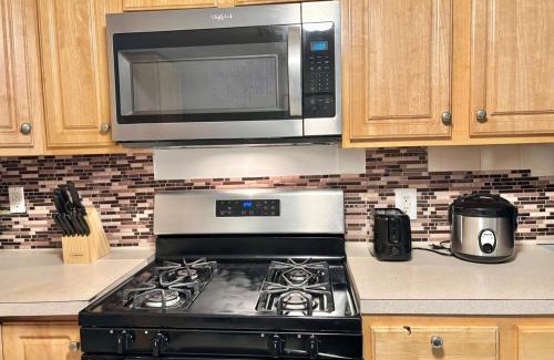 North Bergen Apartment | FREE Parking Cozy 2 Bedroom unit near NYC