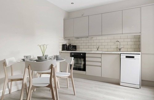 Nottingham House | Free Parking - Lovely 2 Bed House - Near QMC Hospital & University of Nottingham