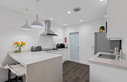 Croissant Park House | Free Parking Minutes from Downtown Las Olas