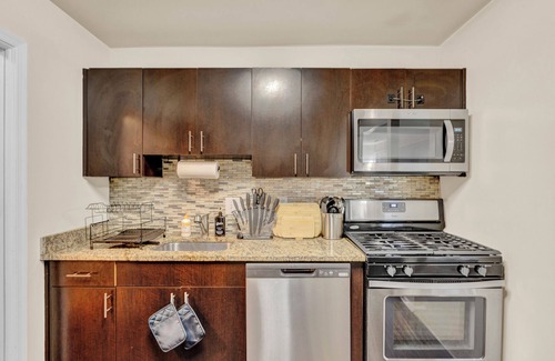 West End Apartment | Free Parking, Near Old Town, DC Monuments, MGM Casino, and Airport