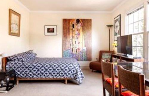 The Palisades House | Free Parking on a Private St., Minutes to Georgetown, MedStar Hospital, Georgetown University and more